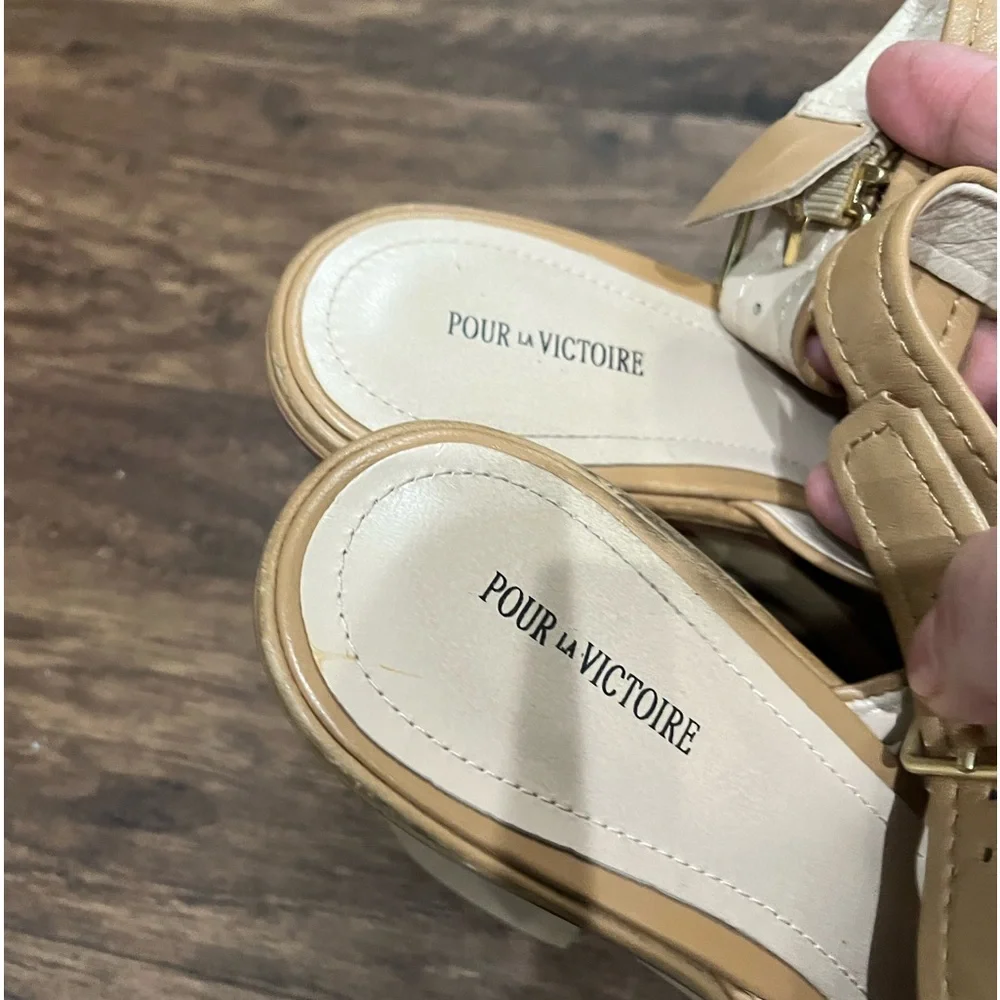 Pour La Victoire‎ Tan Sandals Sz. 8.5